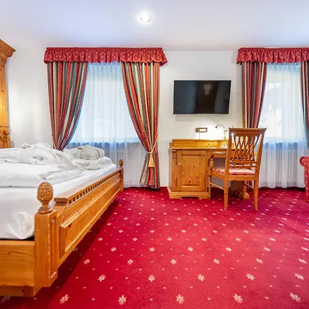 Hotel Touring Dolomites Santa Cristina Val Gardena Exterior foto